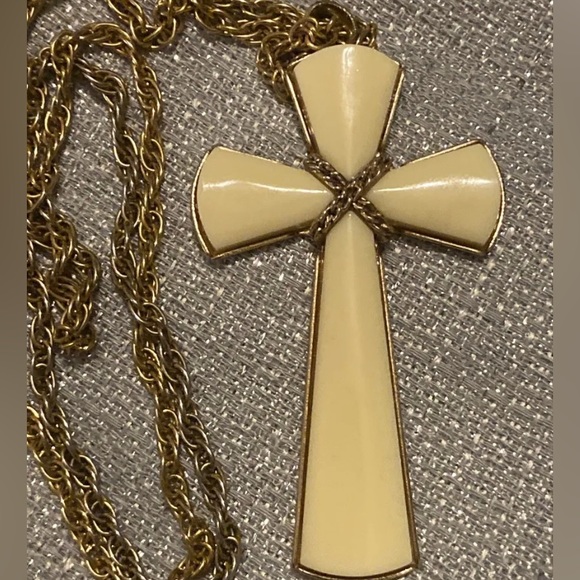 Vintage AVON Cross Pendant, Ivory White Lucite, Gold Tone Metal Accents & Chain - Picture 2 of 4